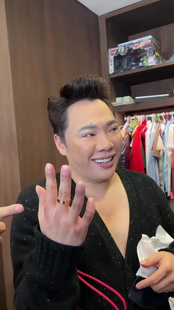 หนุ่ม กรรชัย ให้ของขวัญวันเกิดกับมดดำ